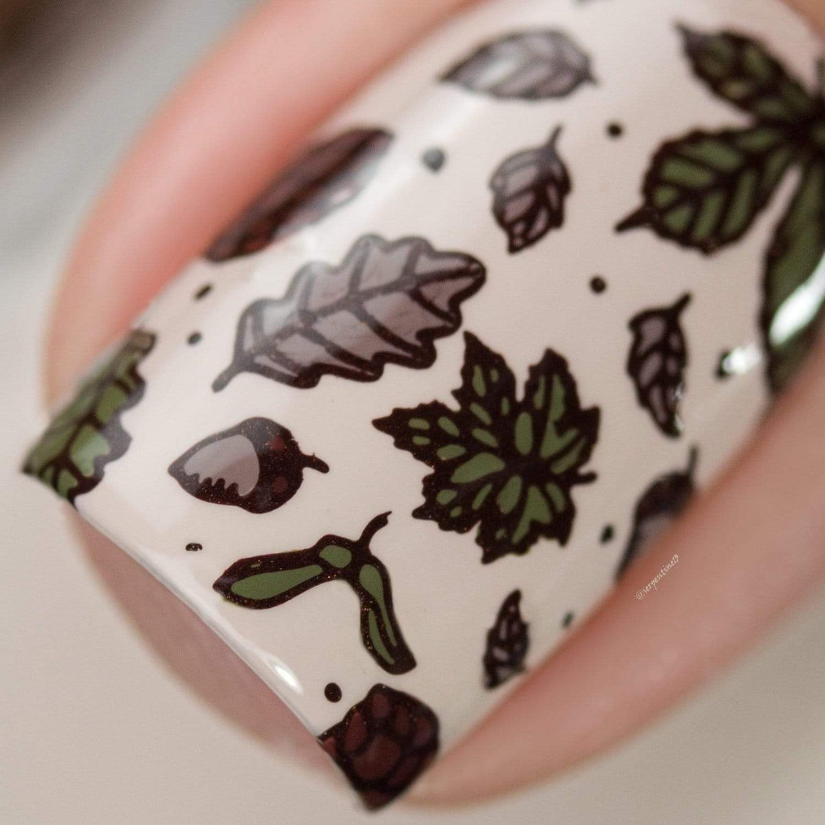 Maniology Friendly Forest Nail Stamping Starter Kit | Autumn Designs with Woodland Creatures, Fall Leaves & Cozy Seasonal DIY Manicures – with Stamping Plate, Polish, Top Coat, Stamper & Scraper Card