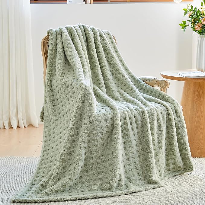 NEWCOSPLAY Super Soft King Blanket Green Premium Silky Flannel Fleece 3D Waffle Checkered Lightweight Bed Blanket All Season Use (Sage Green, King(90"x110"))