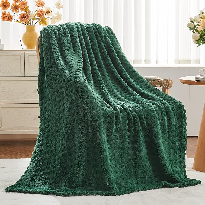 NEWCOSPLAY Super Soft Queen Blanket Green Premium Silky Flannel Fleece 3D Waffle Checkered Lightweight Bed Blanket All Season Use (Dark Green, Queen(90"x90"))