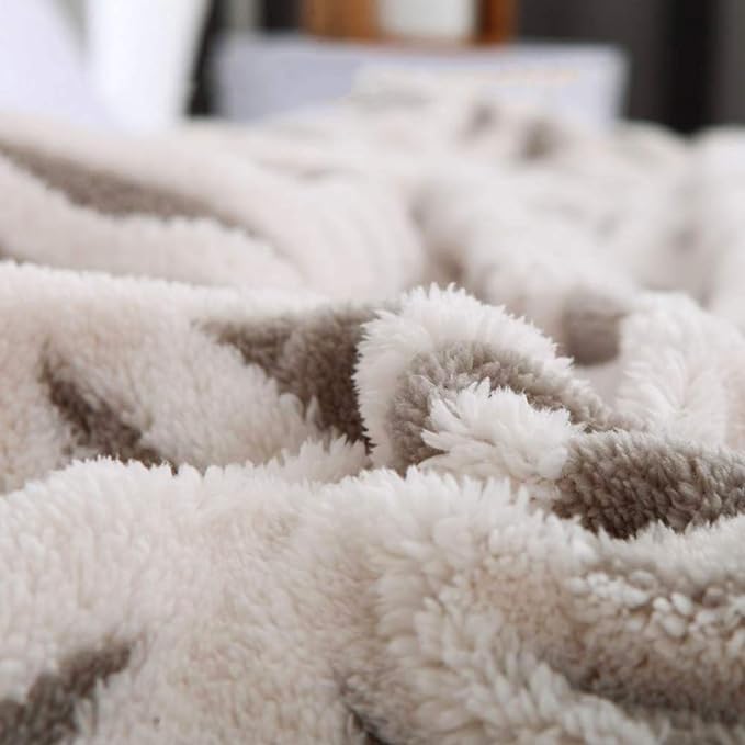LOMAO Sherpa Fleece Blanket 71x80 Fuzzy Soft Throw Blanket Dual Sided Blanket for Couch Sofa Bed (Grey, 71''x 80'')