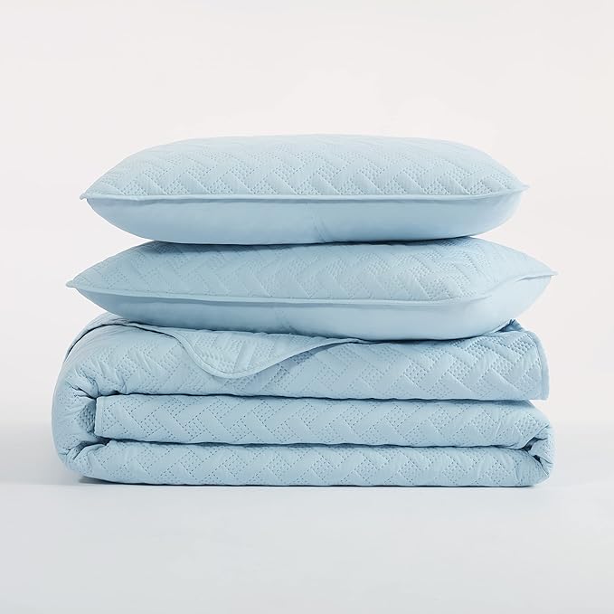 Serta ComfortSure Soft 2-Piece Twin Quilt Bedding Set, Includes Bedspread/Coverlet and Pillow Sham, Bedding for All Seasons, Machine Washable, Light Blue