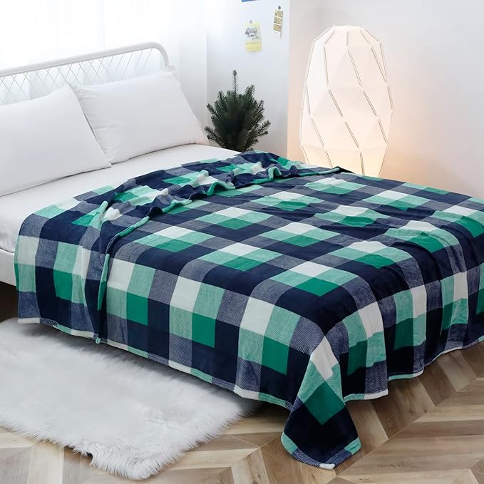 SOCHOW Buffalo Plaid Flannel Fleece Throw Blanket 50 x 60 Inches, Soft Lightweight Cozy All Season Green/White Checkered Blanket for Bed, Couch, Car