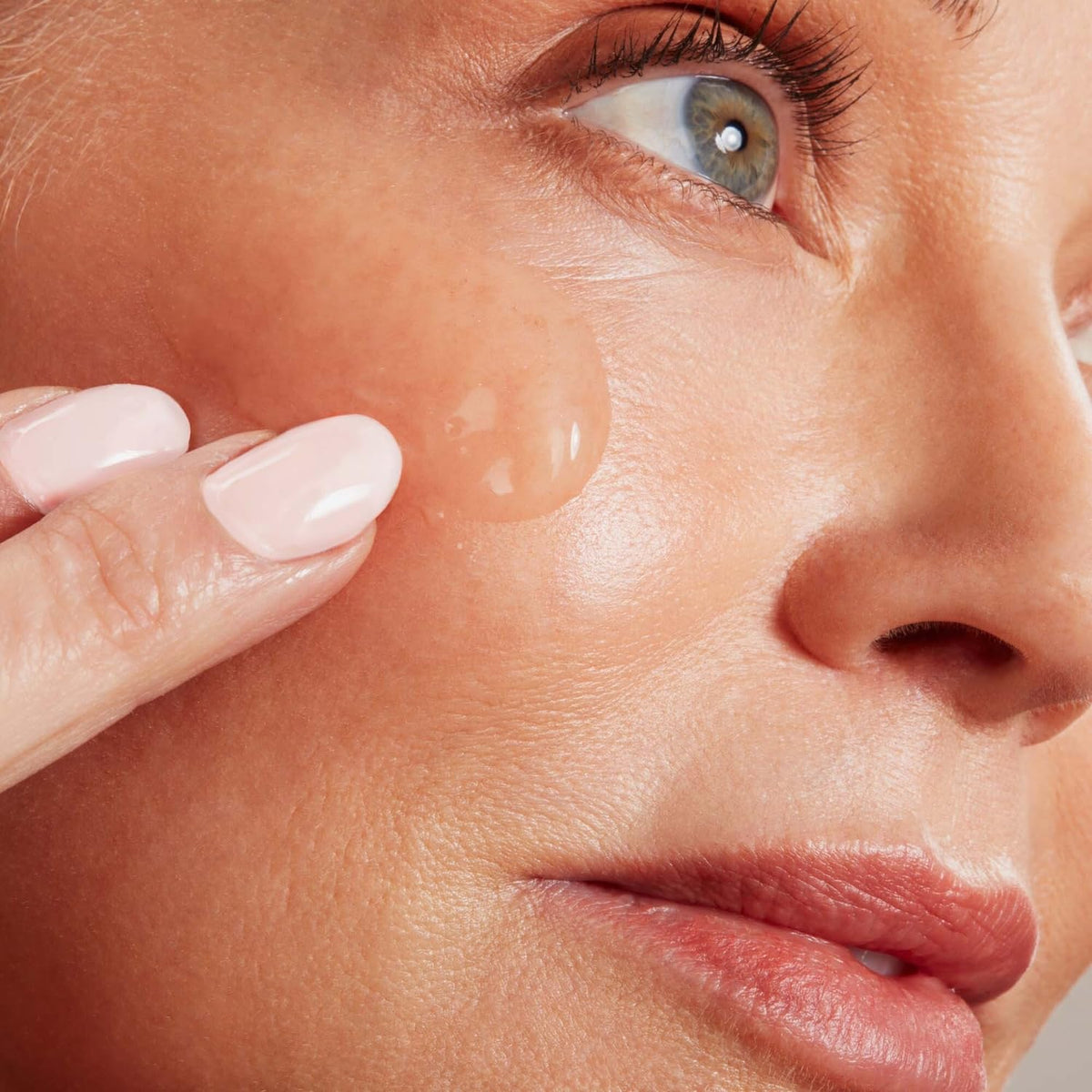 NuFACE Aqua Gel Activator - Microcurrent Conductive Gel & Activator Powered by IonPlex & Hyaluronic Acid to Enhance Results of NuFACE Microcurrent Facial Device - Improves Skin Radiance (3.3 oz)