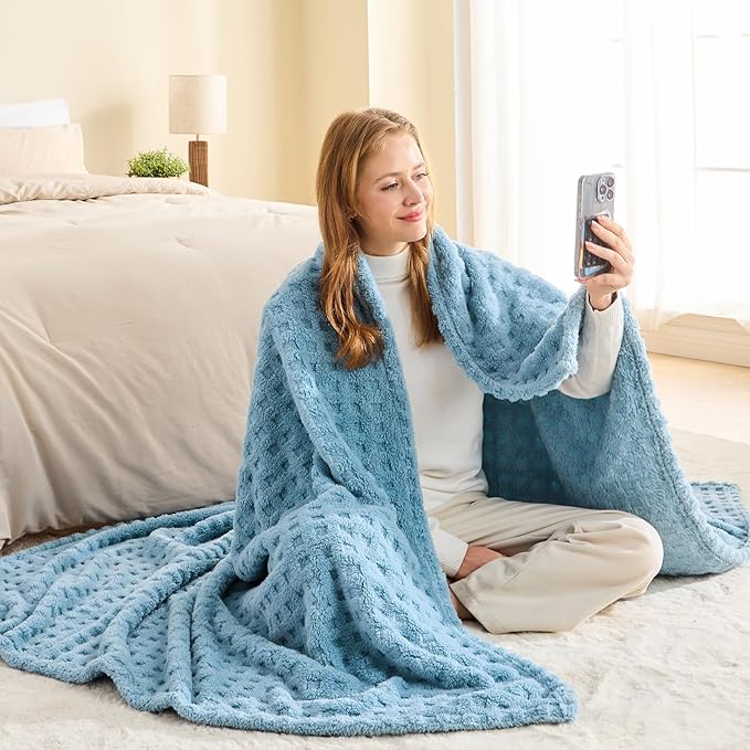 NEWCOSPLAY Super Soft Throw Blanket Blue Premium Silky Flannel Fleece 3D Waffle Checkered Lightweight Bed Blanket All Season Use (Blue, Throw(50"x70"))