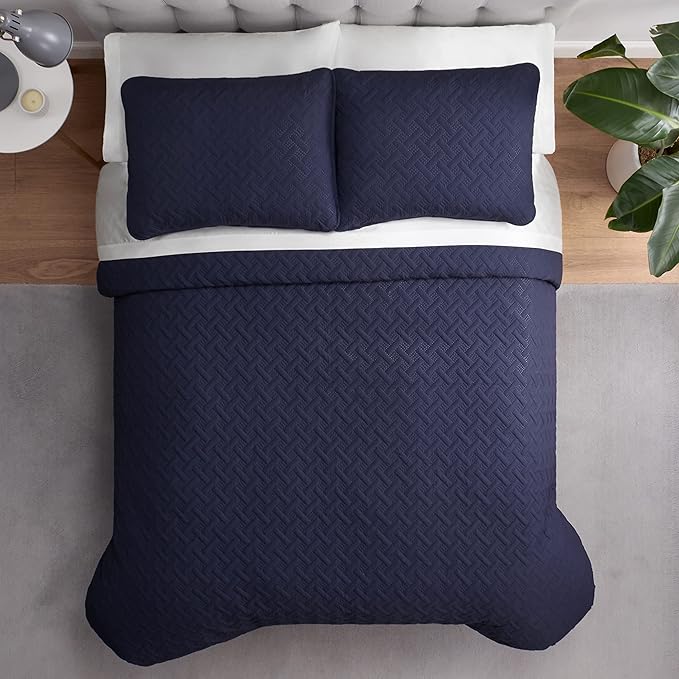 Serta ComfortSure Soft 3-Piece King/ Cal King Quilt Bedding Set, Includes Bedspread/Coverlet and Pillow Shams, Bedding for All Seasons, Machine Washable, Navy