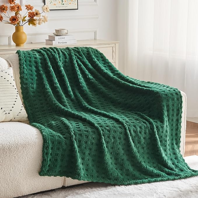 NEWCOSPLAY Super Soft Queen Blanket Green Premium Silky Flannel Fleece 3D Waffle Checkered Lightweight Bed Blanket All Season Use (Dark Green, Queen(90"x90"))