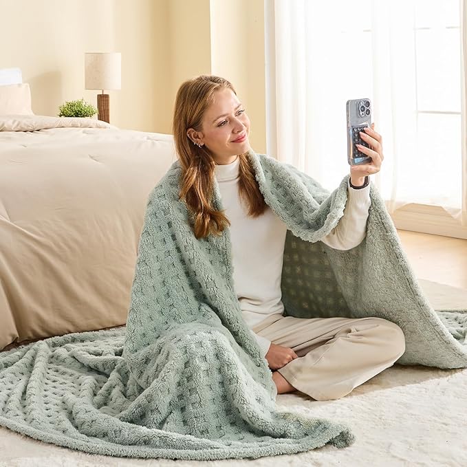 NEWCOSPLAY Super Soft Twin Blanket Green Premium Silky Flannel Fleece 3D Waffle Checkered Lightweight Bed Blanket All Season Use (Sage Green, Twin(60"x80"))
