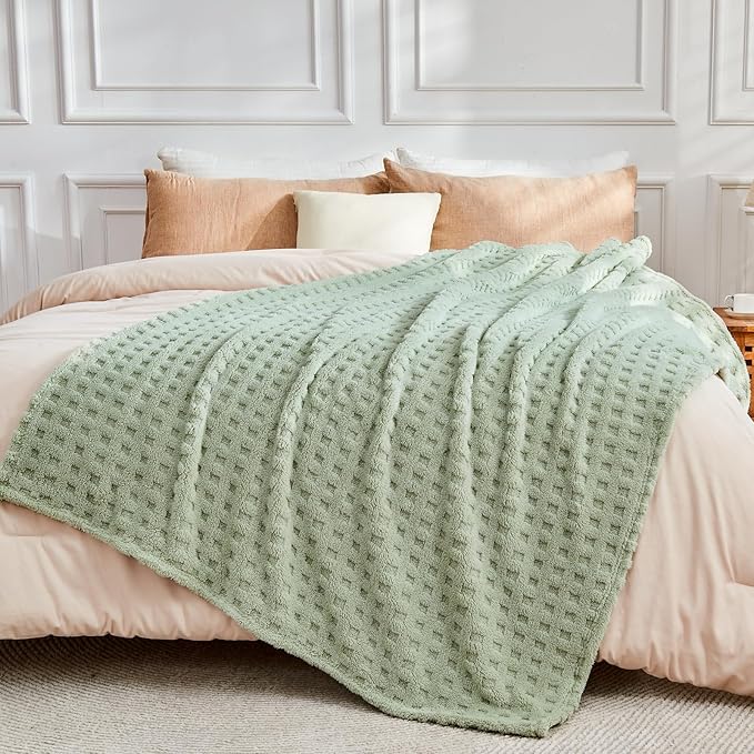 NEWCOSPLAY Super Soft Twin Blanket Green Premium Silky Flannel Fleece 3D Waffle Checkered Lightweight Bed Blanket All Season Use (Sage Green, Twin(60"x80"))
