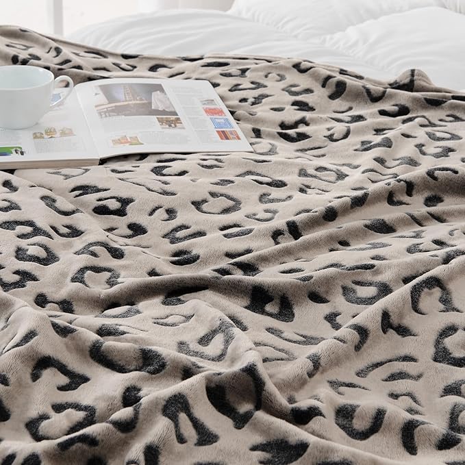 SOCHOW Three-Dimensional Leopard Print Flannel Fleece Throw Blanket, Lightweight Super Soft Cozy Plush Blanket for Couch Bed, 50 x 60 Inches, Chocolate Leopard