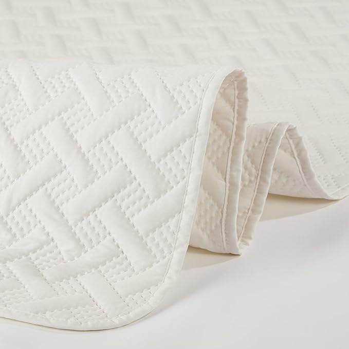 Serta ComfortSure Soft 2-Piece Twin Quilt Bedding Set, Includes Bedspread/Coverlet and Pillow Sham, Bedding for All Seasons, Machine Washable, Ivory