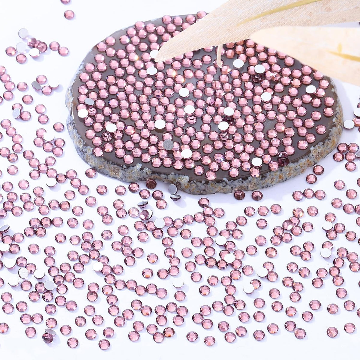 Light Amethyst Flatback Rhinestones, Glass Rhinestones for Nail Art and Craft, Glue Fix, Loose Crystal Gemstones(Lt.Amethyst, SS4, 2880pcs, 1.5-1.7mm)