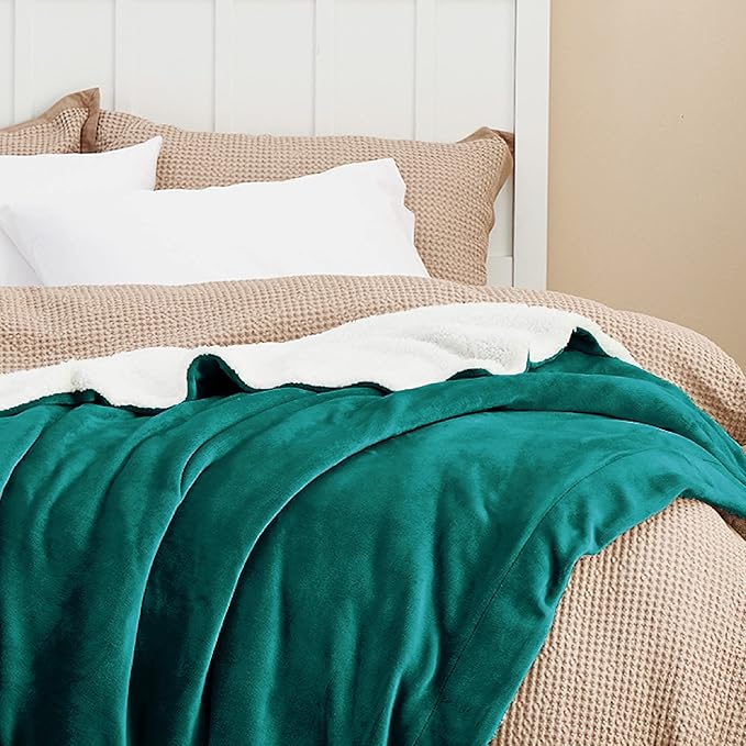 Bedsure Sherpa Fleece Throw Blanket Twin Size for Couch - Thick and Warm, Soft Fuzzy Plush Twin Blanket for Winter, Forest Green, 60x80 Inches