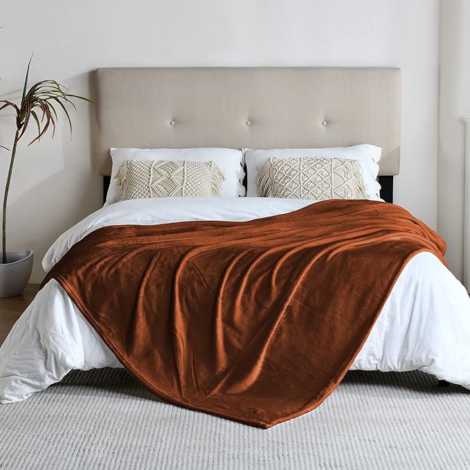 SOCHOW Flannel Fleece Blanket Twin Size, All Season Lightweight Super Soft Cozy Blanket for Bed or Couch, Caramel(60inch X80'')