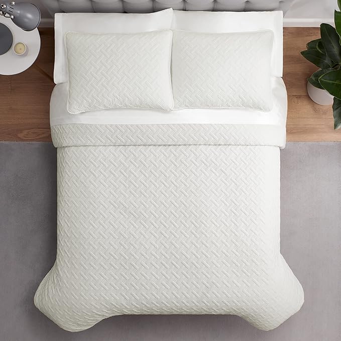 Serta ComfortSure Soft 2-Piece Twin Quilt Bedding Set, Includes Bedspread/Coverlet and Pillow Sham, Bedding for All Seasons, Machine Washable, Ivory