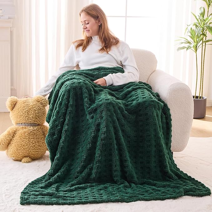 NEWCOSPLAY Super Soft Throw Blanket Green Premium Silky Flannel Fleece 3D Waffle Checkered Lightweight Bed Blanket All Season Use (Dark Green, Throw(50"x70"))