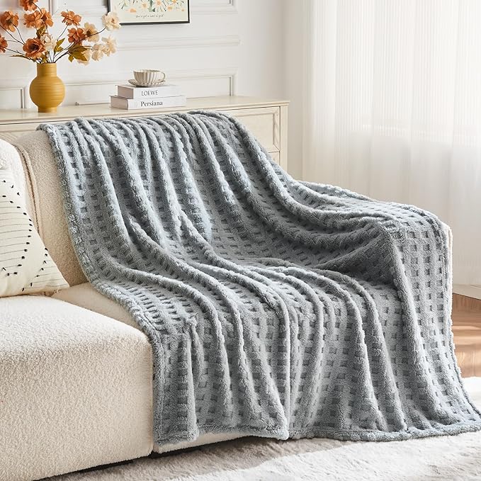 NEWCOSPLAY Super Soft Queen Blanket Grey Premium Silky Flannel Fleece 3D Waffle Checkered Lightweight Bed Blanket All Season Use (Light Grey, Queen(90"x90"))