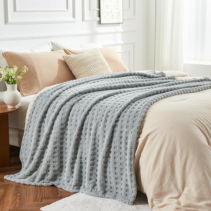 NEWCOSPLAY Super Soft King Blanket Grey Premium Silky Flannel Fleece 3D Waffle Checkered Lightweight Bed Blanket All Season Use (Light Grey, King(90"x110"))
