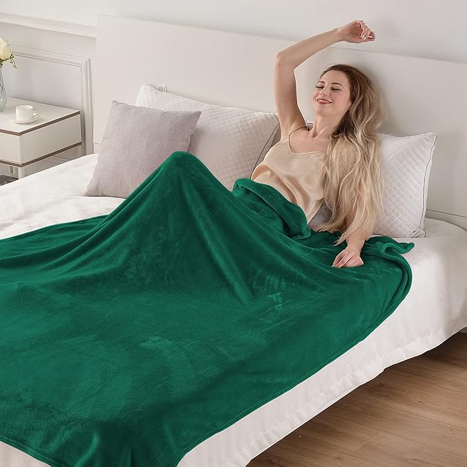 SOCHOW Flannel Fleece Blanket Twin Size, All Season Lightweight Super Soft Cozy Blanket for Bed or Couch, Green(60inch X80'')
