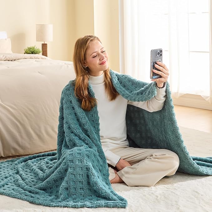 NEWCOSPLAY Super Soft King Blanket Teal Premium Silky Flannel Fleece 3D Waffle Checkered Lightweight Bed Blanket All Season Use (Light Teal, King(90"x110"))