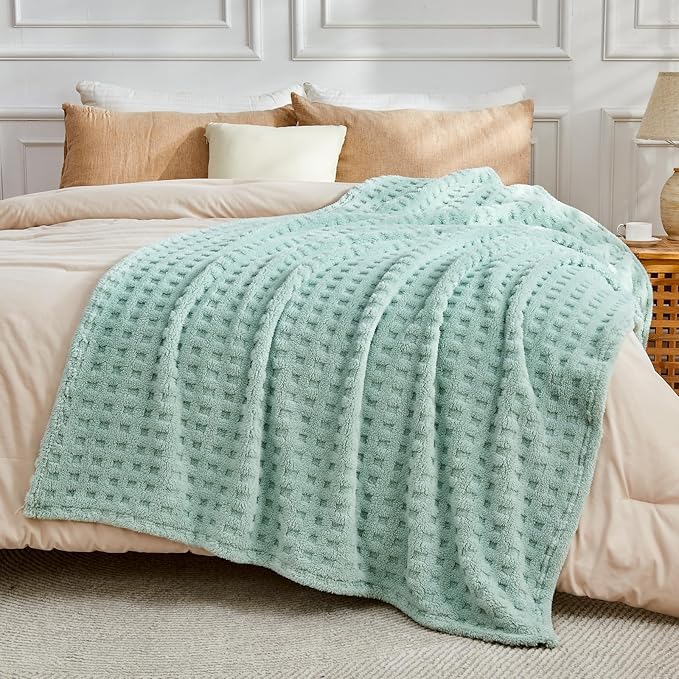 NEWCOSPLAY Super Soft Queen Blanket Green Premium Silky Flannel Fleece 3D Waffle Checkered Lightweight Bed Blanket All Season Use (New Sage Green, Queen(90"x90"))