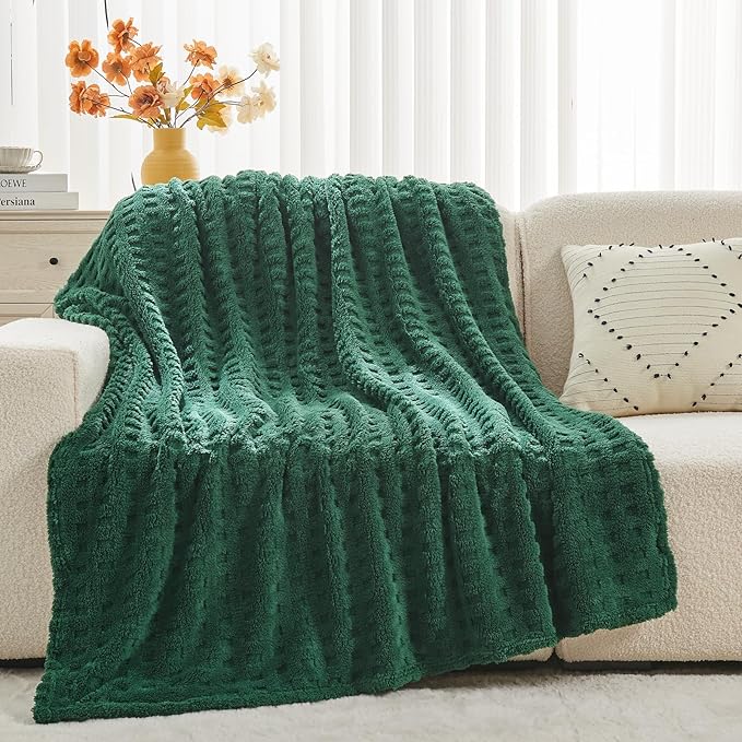 NEWCOSPLAY Super Soft King Blanket Green Premium Silky Flannel Fleece 3D Waffle Checkered Lightweight Bed Blanket All Season Use (Dark Green, King(90"x110"))