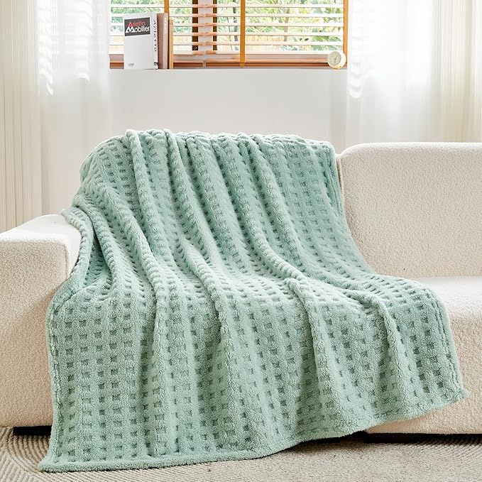 NEWCOSPLAY Super Soft Queen Blanket Green Premium Silky Flannel Fleece 3D Waffle Checkered Lightweight Bed Blanket All Season Use (New Sage Green, Queen(90"x90"))