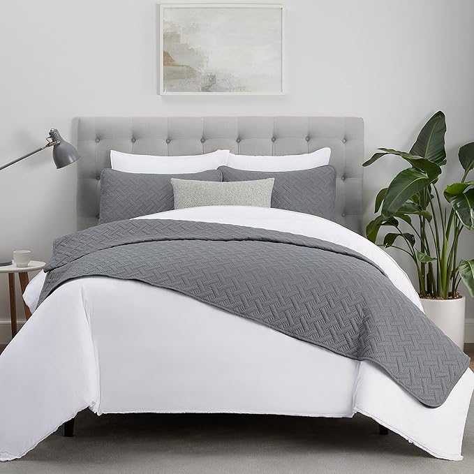 Serta ComfortSure Soft 3-Piece Full/Queen Quilt Bedding Set, Includes Bedspread/Coverlet and Pillow Shams, Bedding for All Seasons, Machine Washable, Grey