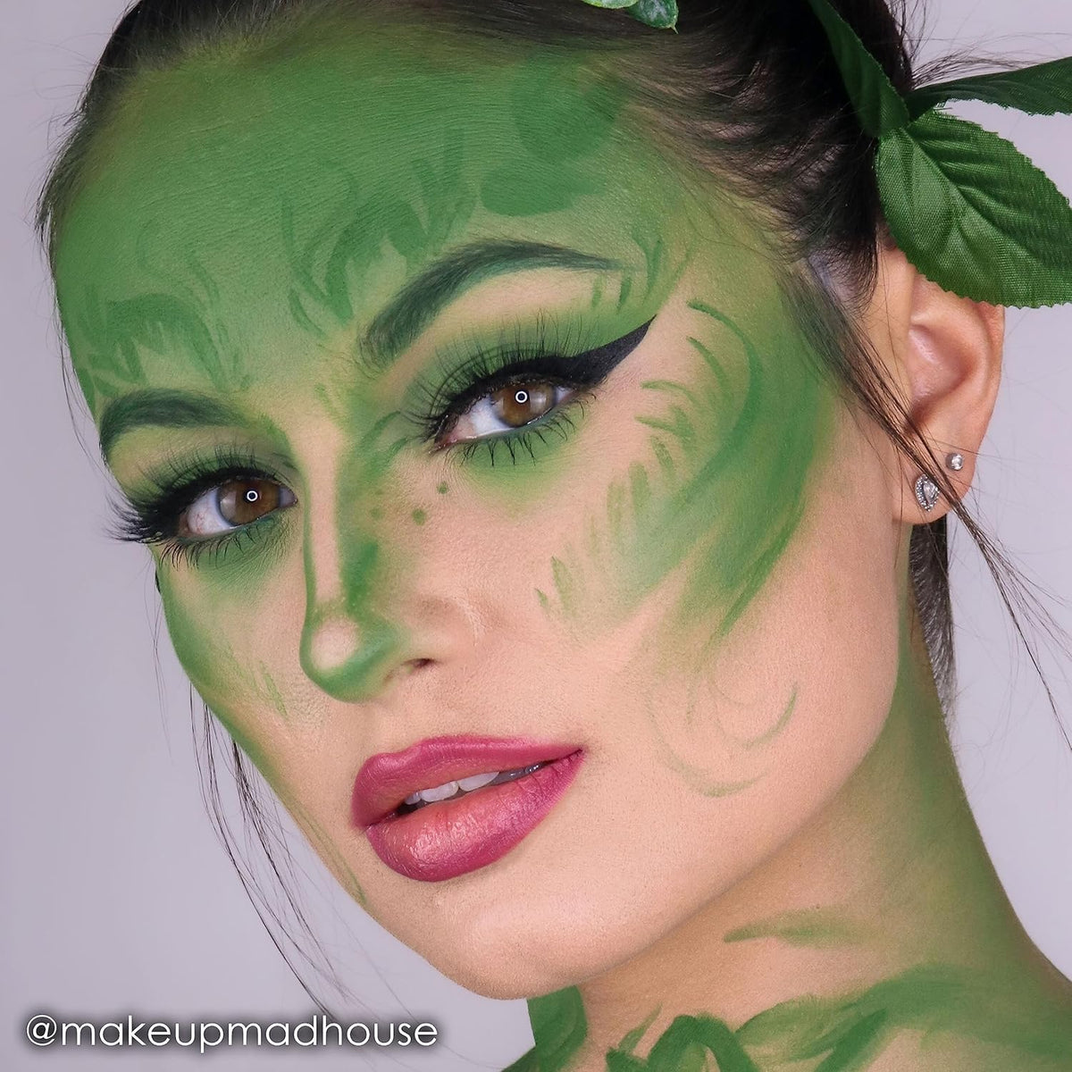 Mehron Makeup StarBlend Cake Makeup | Wet/Dry Pressed Powder | Powder Foundation | Green Face Paint & Body Paint 2 oz (56g)