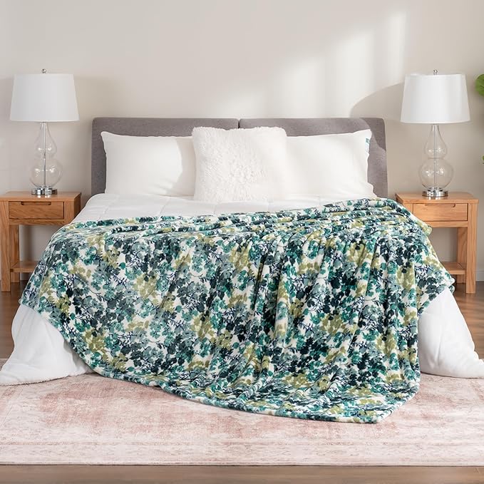 Berkshire Blanket-Classic Heavyweight Warm Soft Printed VelvetLoft® Plush Blanket, King Size Soft Fuzzy Blanket for Couch Sofa Bed, Floral Green, 90in x 108in