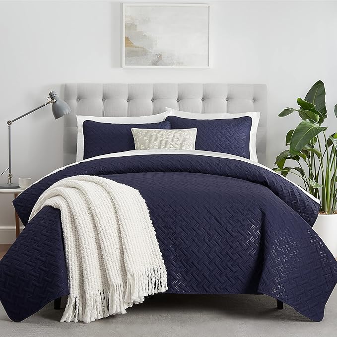 Serta ComfortSure Soft 3-Piece King/ Cal King Quilt Bedding Set, Includes Bedspread/Coverlet and Pillow Shams, Bedding for All Seasons, Machine Washable, Navy