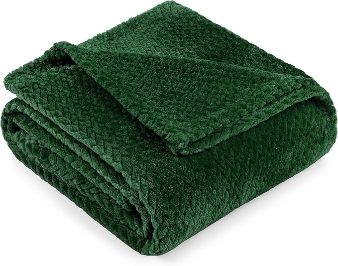 PAVILIA Soft Fleece Forest Green Throw Blanket for Couch, Lightweight Plush Warm Blankets for Bed, Fuzzy Cozy Flannel Blanket Throw for Sofa, Travel, Jacquard Pattern, Emerald Green, 50x60 inch