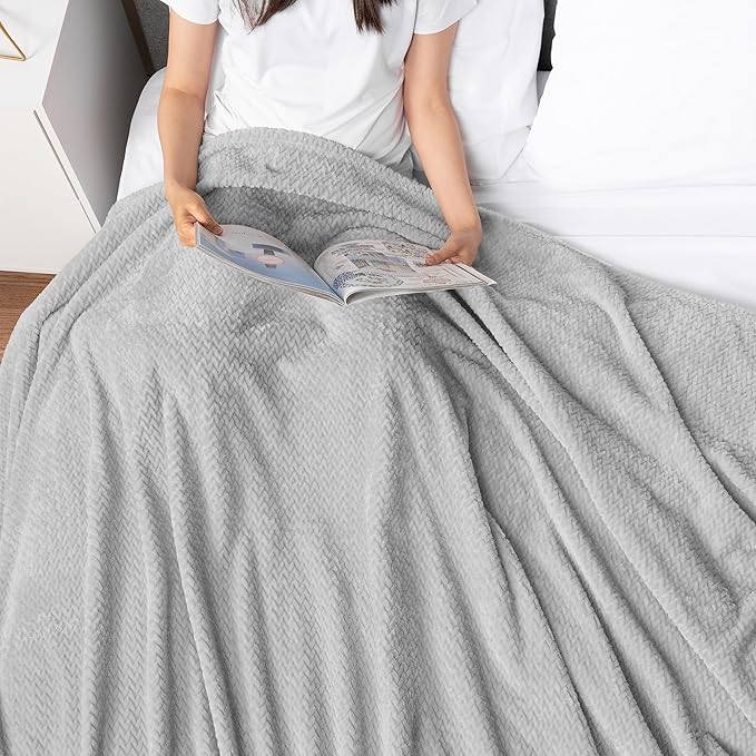 PAVILIA Soft Fleece Light Grey Throw Blanket for Couch, Lightweight Plush Warm Blankets for Bed, Fuzzy Cozy Flannel Blanket Throw for Sofa, Travel, Jacquard Pattern, Light Gray, Twin, 60x80 inch