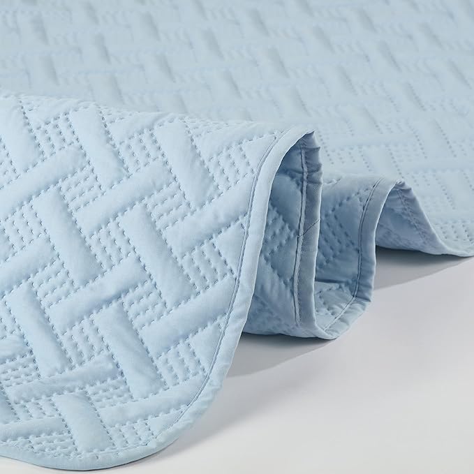 Serta ComfortSure Soft 2-Piece Twin Quilt Bedding Set, Includes Bedspread/Coverlet and Pillow Sham, Bedding for All Seasons, Machine Washable, Light Blue