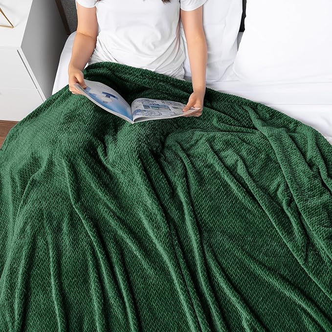 PAVILIA Soft Fleece Forest Green Throw Blanket for Couch, Lightweight Plush Warm Blankets for Bed, Fuzzy Cozy Flannel Blanket Throw for Sofa, Travel, Jacquard Pattern, Emerald Green, 50x60 inch