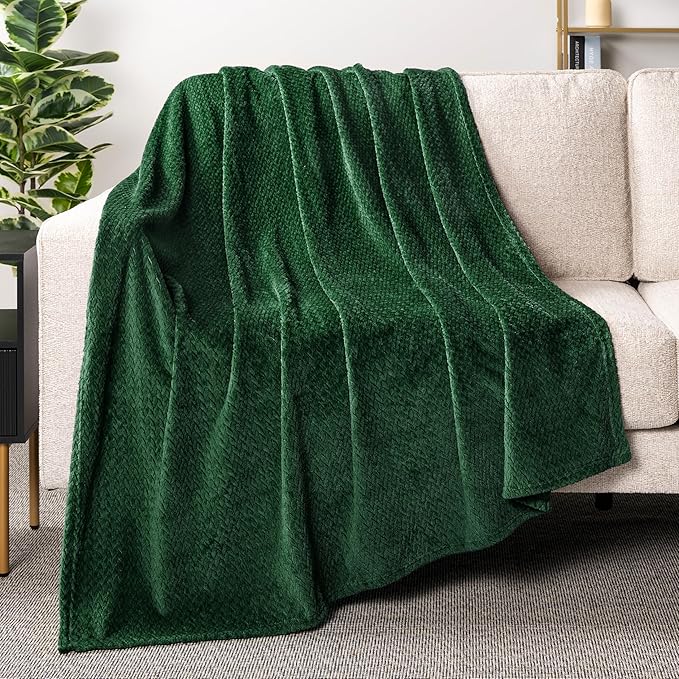 PAVILIA Soft Fleece Forest Green Throw Blanket for Couch, Lightweight Plush Warm Blankets for Bed, Fuzzy Cozy Flannel Blanket Throw for Sofa, Travel, Jacquard Pattern, Emerald Green, Twin, 60x80 inch